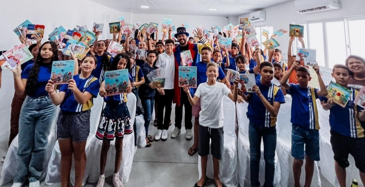 OS ESCRITORES JNIOR MISAKI E JOO MIGUEL ENCANTAM ALUNOS EM MANH LITERRIA NA ESCOLA CNEGO JOAQUIM, EM MALTA