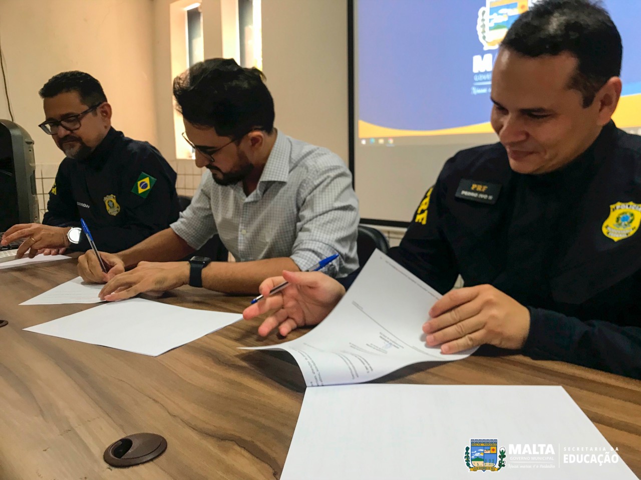 PREFEITURA E SEDUC RENOVAM PARCERIA COM A POLCIA RODOVIRIA FEDERAL PARA O PROJETO 'EDUCAR PRF' NA EDUCAO MUNICIPAL